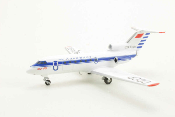 Yakovlev Yak-40 Aeroflot CCCP-87490 Herpa 557290 1:200 – Bild 3