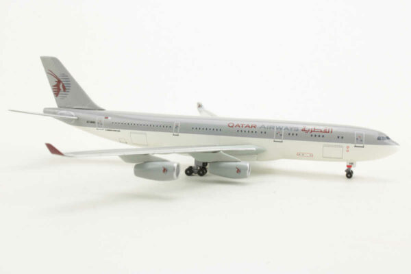 Airbus A340-200 Qatar A7-HHK Dragon Wings 55967 1:400 – Bild 2