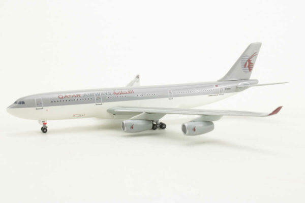 Airbus A340-200 Qatar A7-HHK Dragon Wings 55967 1:400 – Bild 3