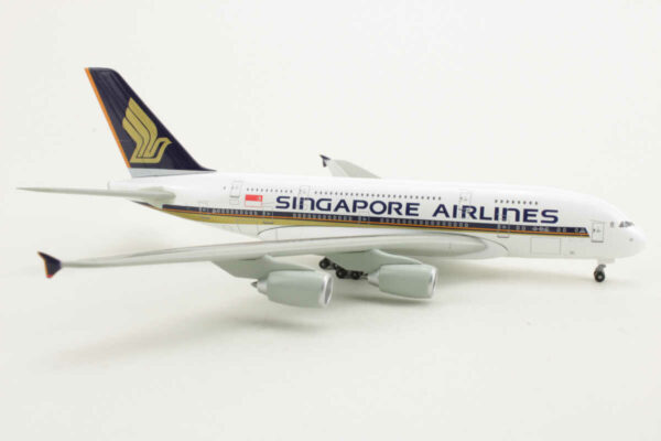 Airbus A380-800 Singapore Airlines "Dr. Peters" Dragon Wings 56026 1:400 – Bild 2