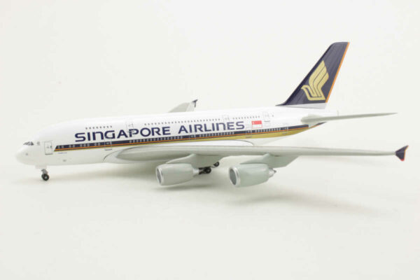 Airbus A380-800 Singapore Airlines "Dr. Peters" Dragon Wings 56026 1:400 – Bild 3