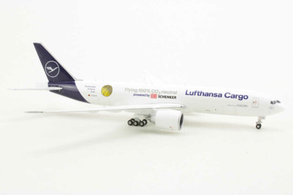 Boeing 777F Lufthansa Cargo "DB Schenker" D-ALFG Herpa 562799 1:400 – Bild 2