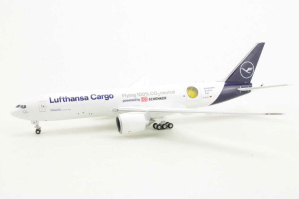 Boeing 777F Lufthansa Cargo "DB Schenker" D-ALFG Herpa 562799 1:400 – Bild 3