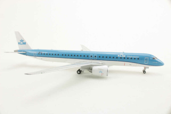 Embraer E195-E2 KLM Cityhopper PH-NXA Herpa 572071 1:200 – Bild 2