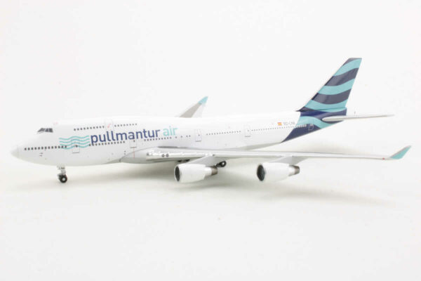 Boeing 747-400 pullmantur Air EC-LNA Apollo A13048 1:400 – Bild 3