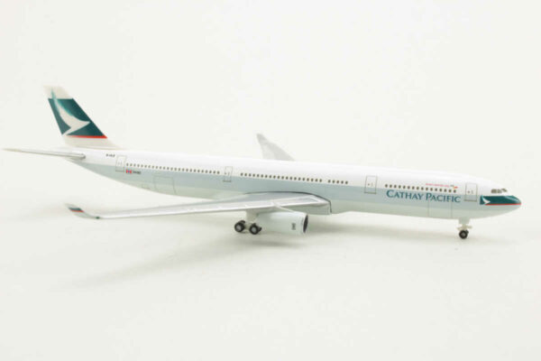 Airbus A330-300 Cathay Pacific B-HLB CXcitement / Herpa 1:500 – Bild 2