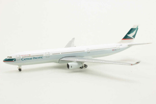 Airbus A330-300 Cathay Pacific B-HLB CXcitement / Herpa 1:500 – Bild 3