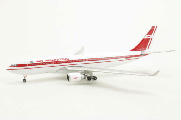 Airbus A330-200 Air Mauritius "Doric Asset Werbemodell" 1:400 – Bild 3