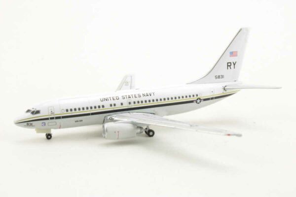 Boeing C-40 United States Navy RY-831 Gemini Jets GJUSN295 1:400 – Bild 3