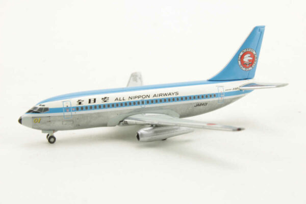 Set 2pcs Boeing 737-200 ANA Mohican Look JA8401 / Last Flight JA8453 Hogan NHS52004 1:500 – Bild 3