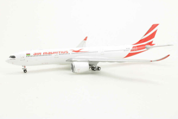 Airbus A330-900neo Air Mauritius 3B-NBV JC Wings XX4169 1:400 – Bild 3