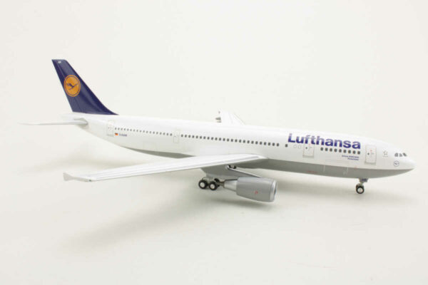 Airbus A300-600 Lufthansa "Rosenheim" D-AIAM Herpa 554756 1:200 – Bild 2