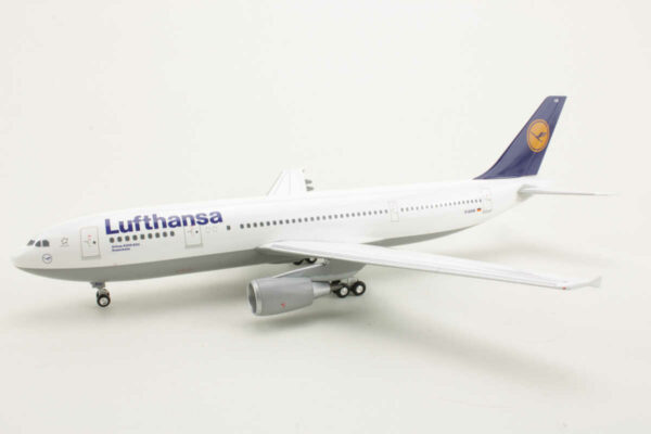 Airbus A300-600 Lufthansa "Rosenheim" D-AIAM Herpa 554756 1:200 – Bild 3