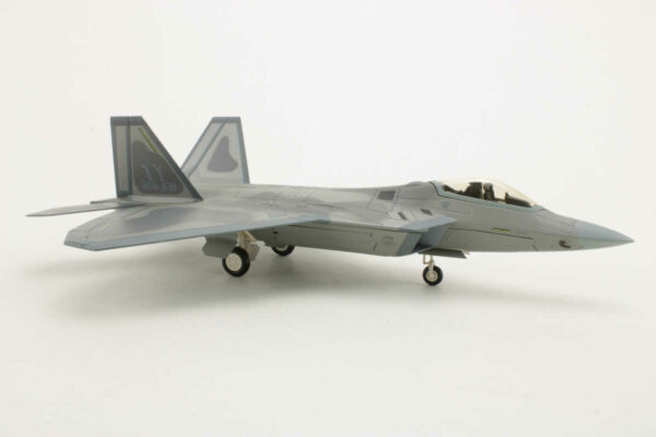 Lockheed F-22A Raptor "Bay County" Hobbymaster HA2820 1:72 – Bild 2