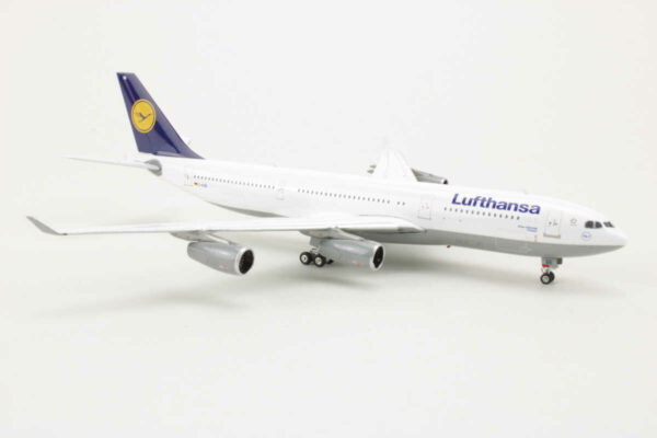 Airbus A340-200 Lufthansa D-AIBE Phoenix 04552 1:400 – Bild 2