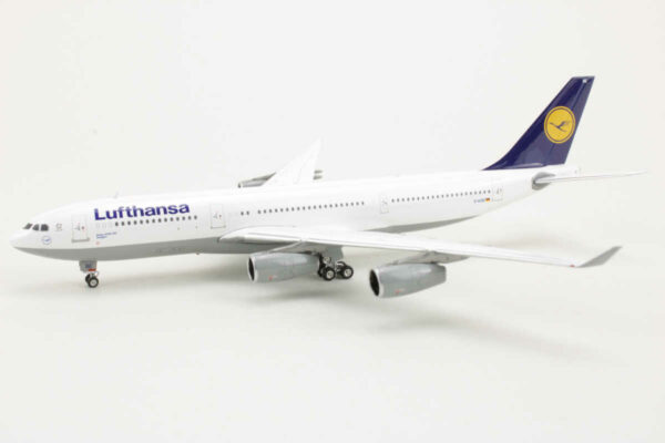 Airbus A340-200 Lufthansa D-AIBE Phoenix 04552 1:400 – Bild 3