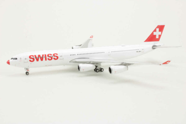 Airbus A340-300 Swiss "Red Nose" HB-JMA Phoenix 11873 1:400 – Bild 3