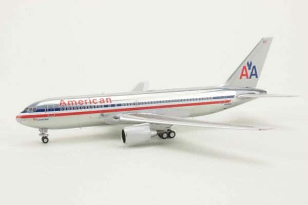 Boeing 767-200 American Airlines N313AA NG Models 16001 1:400 – Bild 3