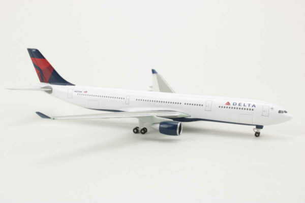 Airbus A330-300 Delta Air Lines N821NW Herpa 520935 1:500 – Bild 2