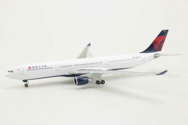 Airbus A330-300 Delta Air Lines N821NW Herpa 520935 1:500 – Bild 3