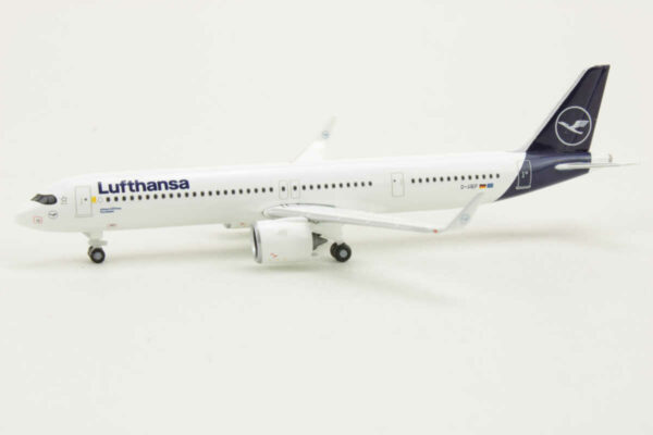 Airbus A321neo Lufthansa "Forchheim" D-AIEF Herpa 534376-001 1:500 – Bild 3