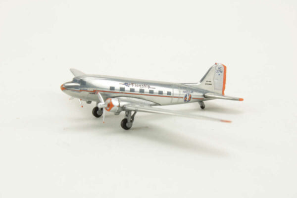Douglas DC-3 American Airlines NC21798 Herpa 560733 1:400 – Bild 3
