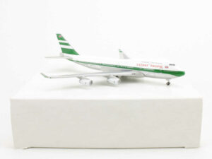 Boeing 747-400 Cathay Pacific VR-HOO Netmodels white box 1:500