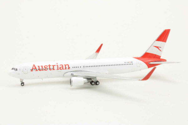 Boeing 767-300ER Austrian Airlines OE-LAW JC Wings XX4158 1:400 – Bild 3