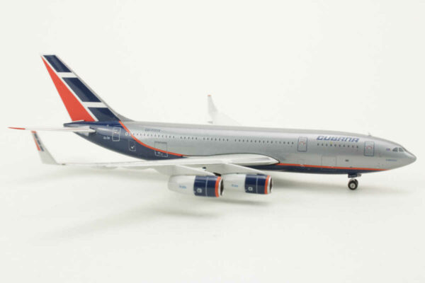 Ilyushin IL-96-300 Cubana CU-T1717 Phoenix 11450 1:400 - Image 2