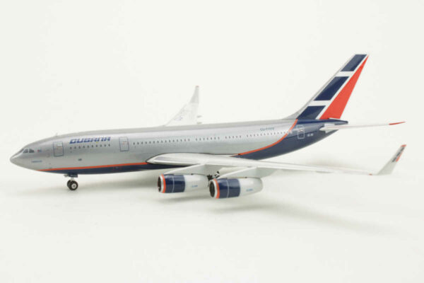 Ilyushin IL-96-300 Cubana CU-T1717 Phoenix 11450 1:400 - Image 3