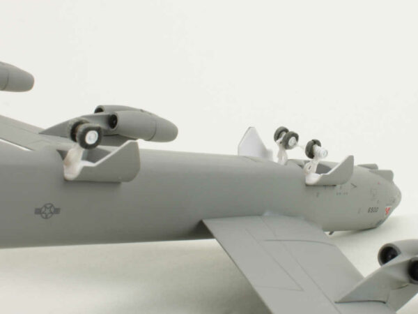Boeing B-52H US Air Force 2d Bomb Wing "The Devils Own" Barksdake AF Base Herpa 554619 1:200 – Bild 4