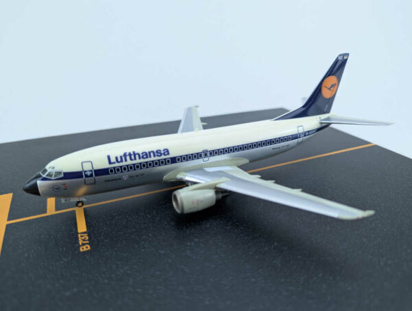 *2.Wahl*  Boeing 737-300 Lufthansa "Delmenhorst" D-ABXC Lufthansa Modell Edition 1:200 *2nd choice* - Image 5