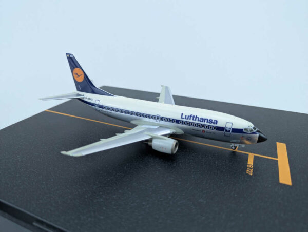 *2.Wahl*  Boeing 737-300 Lufthansa "Delmenhorst" D-ABXC Lufthansa Modell Edition 1:200 *2nd choice* - Image 3
