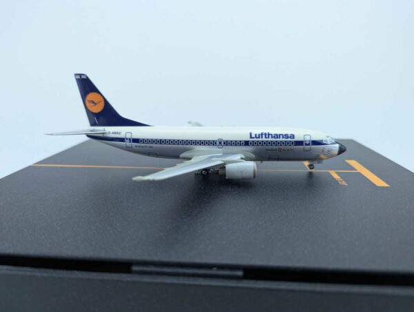 *2.Wahl*  Boeing 737-300 Lufthansa "Delmenhorst" D-ABXC Lufthansa Modell Edition 1:200 *2nd choice* - Image 2