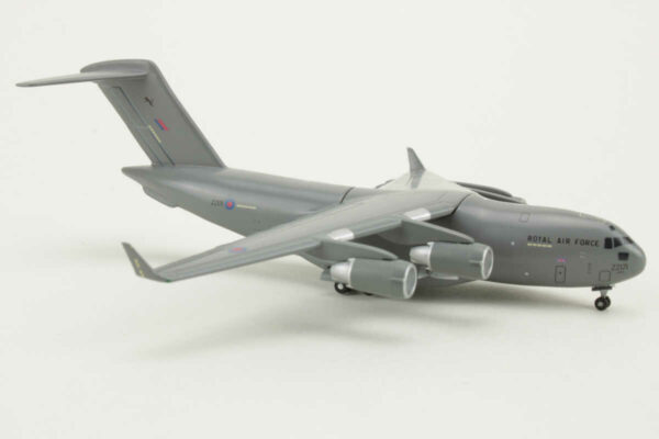 Boeing C-17 Globemaster III Royal Air Force ZZ171 Brize Norton Gemini Macs GMRAF006 1:400 - Image 2