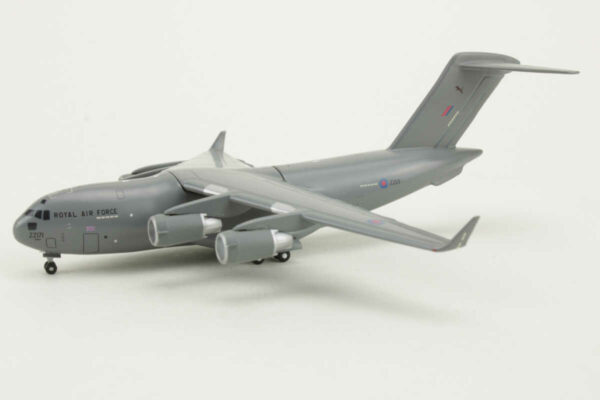 Boeing C-17 Globemaster III Royal Air Force ZZ171 Brize Norton Gemini Macs GMRAF006 1:400 - Image 3