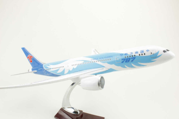 Boeing 787-8 China Southern B-2725 "Made by China Southern" vermutlich 1:144 – Bild 3