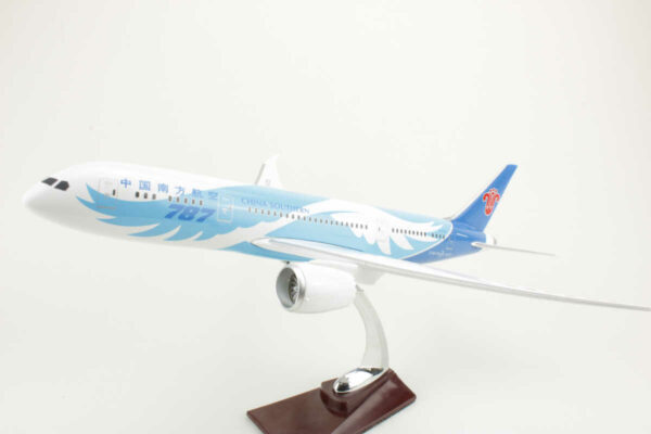 Boeing 787-8 China Southern B-2725 "Made by China Southern" vermutlich 1:144 – Bild 4