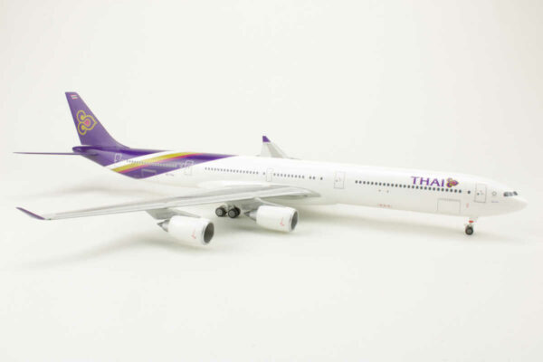 Airbus A340-600 Thai Airways HS-TNA Herpa 551304 1:200 – Bild 2