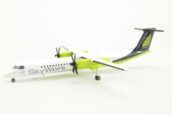 Bombardier Q400 SkyWork Airlines HB-JGA Herpa 554923 1:200 OHNE OVP – Bild 3