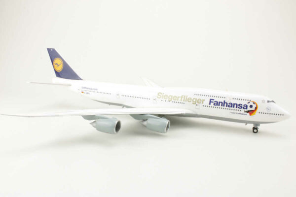 Boeing 747-8 Lufthansa "Potsdam" D-ABYI "Siegerflieger" Herpa 556767 1:200 – Bild 2