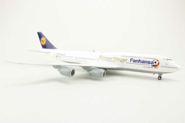 Boeing 747-8 Lufthansa "Potsdam" D-ABYI "Siegerflieger" Herpa 556767 1:200 – Bild 2