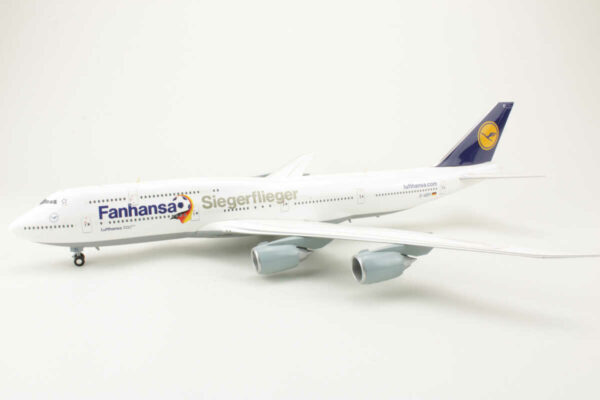 Boeing 747-8 Lufthansa "Potsdam" D-ABYI "Siegerflieger" Herpa 556767 1:200 – Bild 3