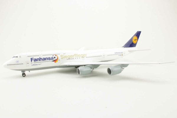 Boeing 747-8 Lufthansa "Potsdam" D-ABYI "Siegerflieger" Herpa 556767 1:200 – Bild 3