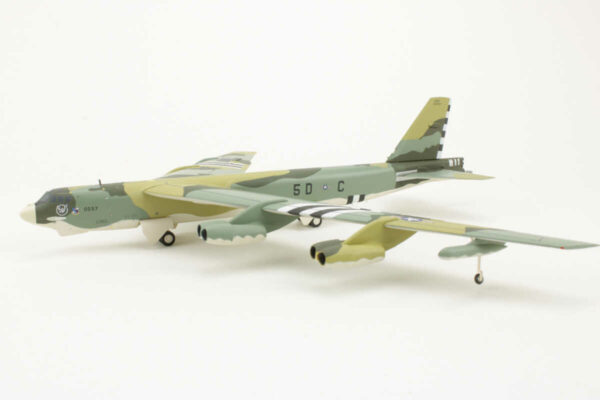 Boeing B-52H Stratofortress 644th Bomb Sqn. 410th Wing K.I. Sawyer Air Force Base Herpa 559003 1:200 – Bild 3