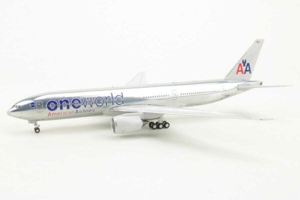 Boeing 777-200ER American Airlines "One World" N796AN NG Models 72047 1:400 – Bild 3