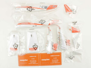 Airbus A320 & A320neo easy Jet SMDUO-26N5 1:200 Snap-Fit mit Widmung der Crew