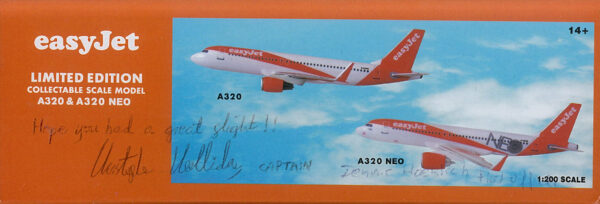 Airbus A320 & A320neo easy Jet SMDUO-26N5 1:200 Snap-Fit mit Widmung der Crew – Bild 2