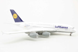 Alternative view of Airbus A380 Lufthansa D-AIMA Phoenix 04523 1:400