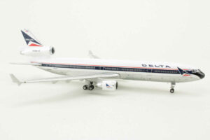 Alternative view of McDonnell Douglas MD-11 Delta Air Lines N806DE Phoenix 04538 1:400